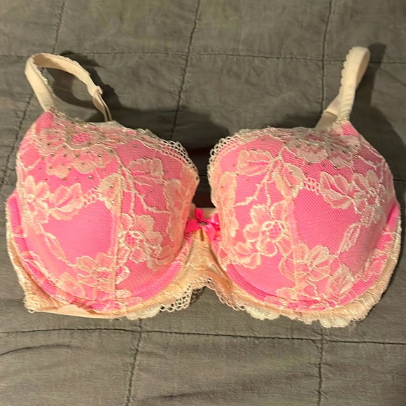 Victoria’s Secret 32DDD lace and crystals underwire bra. Body by Victoria - Picture 1 of 5